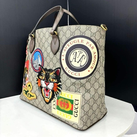 A 263 π― % authentic Gucci GG Supreme Monogram Courrier Medium Crossbody Tote bag - Picture 7 of 16